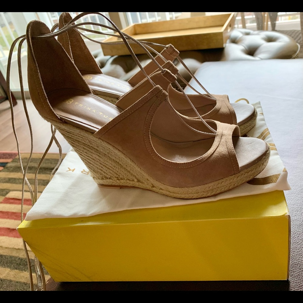 Trina Turk Tan Wedges Size 9.5 M New fir$150